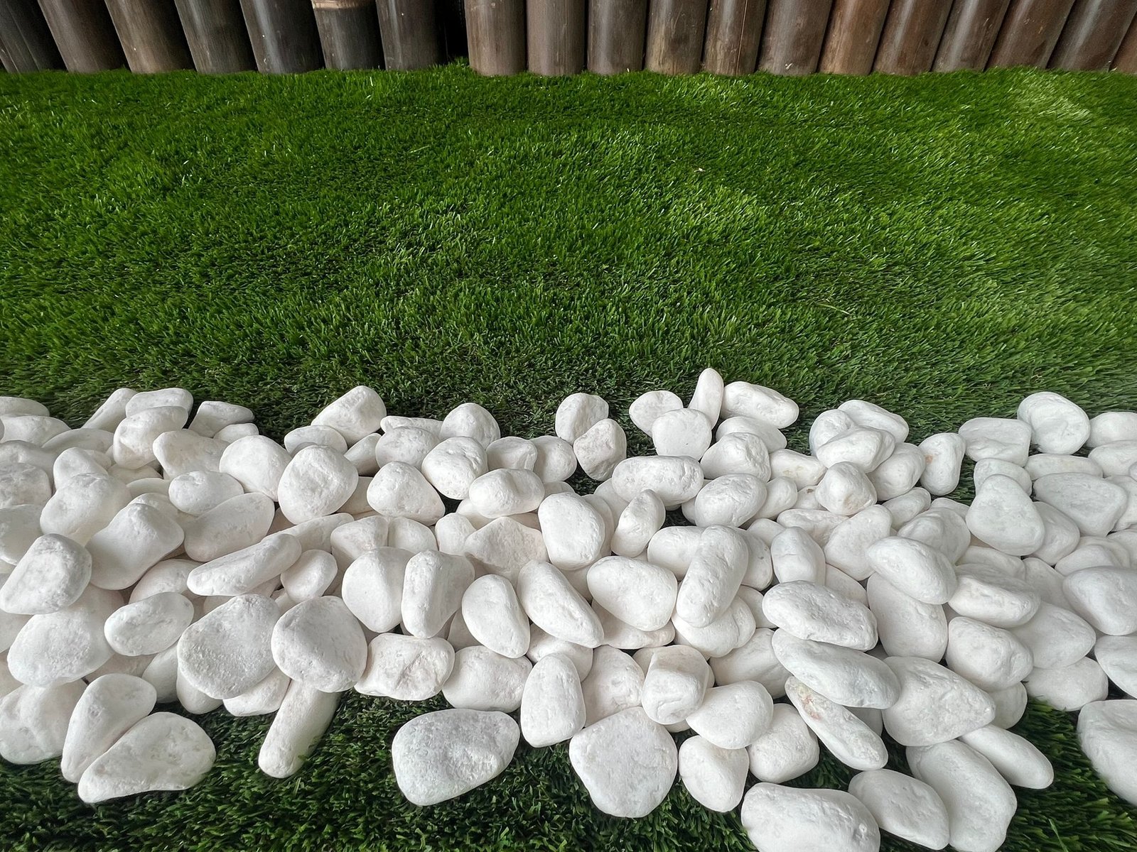 Snow White Garden Pebbles – Tumbled Natural Stone photo 3
