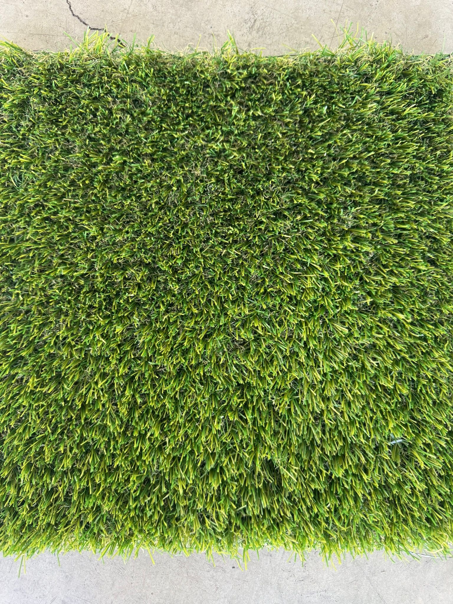 25mm Artificial Turf – Light Natural Finish photo 2